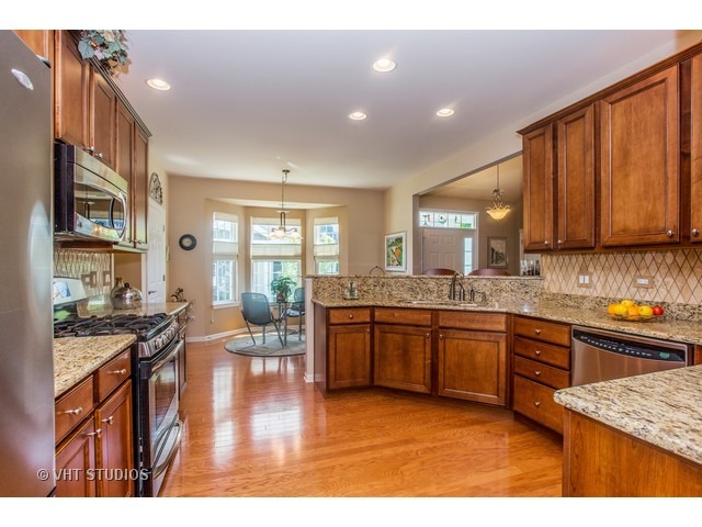 1004 Pinehurst Ct, Elgin, IL 60124 photo 6