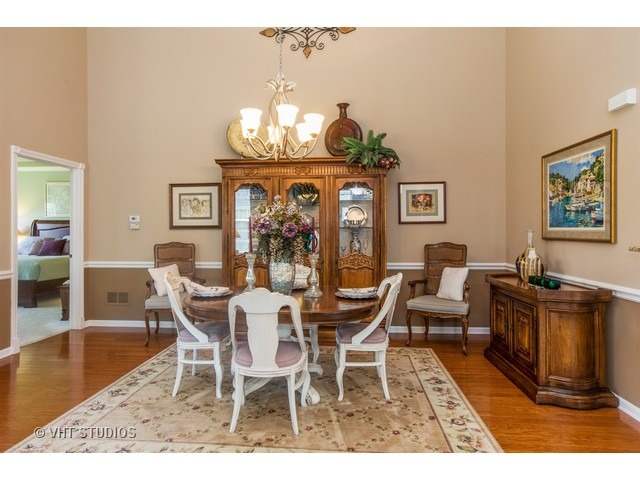 1004 Pinehurst Ct, Elgin, IL 60124 photo 8