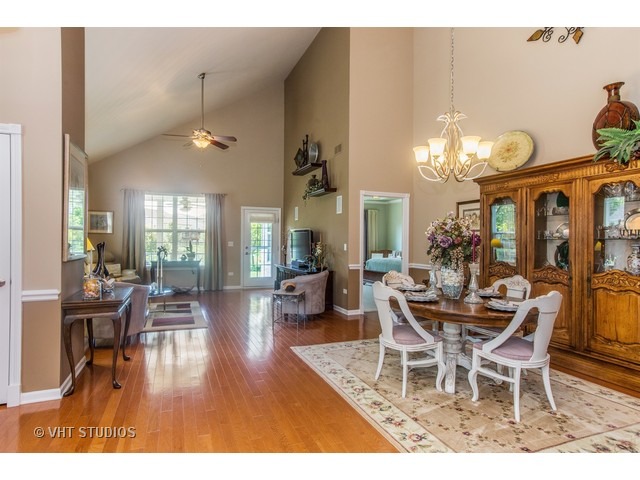 1004 Pinehurst Ct, Elgin, IL 60124 photo 5