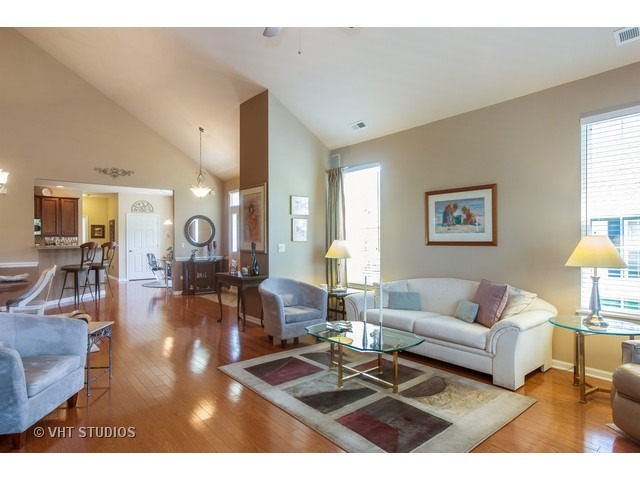 1004 Pinehurst Ct, Elgin, IL 60124 photo 3