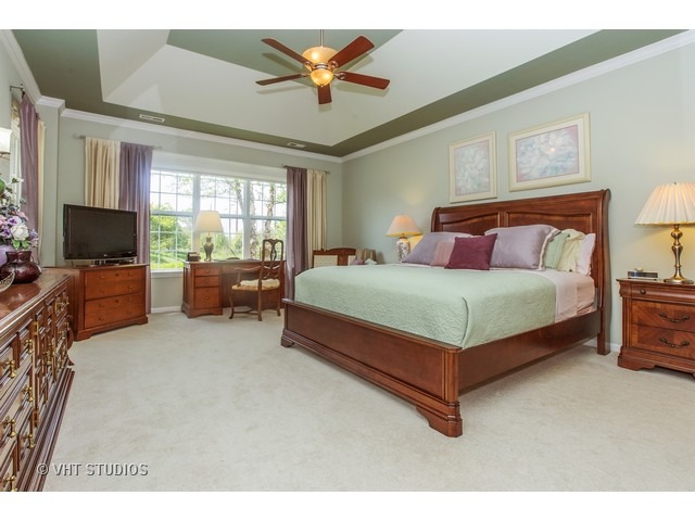 1004 Pinehurst Ct, Elgin, IL 60124 photo 9