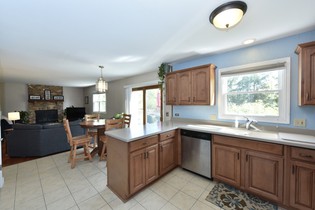 5273 Beechwood Ave, Gurnee, IL 60031 photo 3