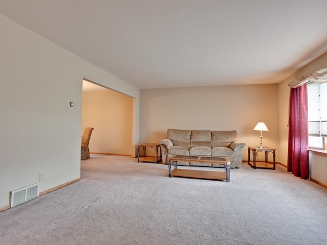 113 Lloyd St, Cary, IL 60013 photo 5