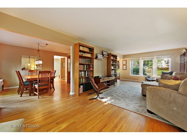 1234 Gamon Rd, Wheaton, IL 60189 photo 4