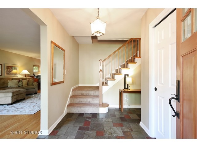 1234 Gamon Rd, Wheaton, IL 60189 photo 2