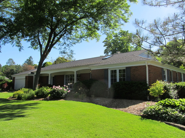 227 Valley Rd, Cary, IL 60013 photo 1