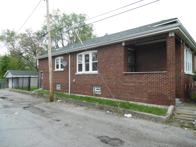 269 E 149th St, Harvey, IL 60426 photo 2