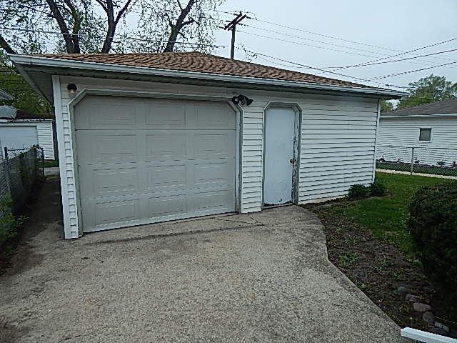 17324 Burnham Ave, Lansing, IL 60438 photo 2