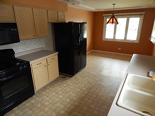 17324 Burnham Ave, Lansing, IL 60438 photo 4