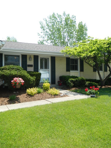 3875 Winston Dr, Hoffman Estates, IL 60192 photo 2
