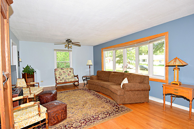 403 Elm St, Wheaton, IL 60189 photo 2
