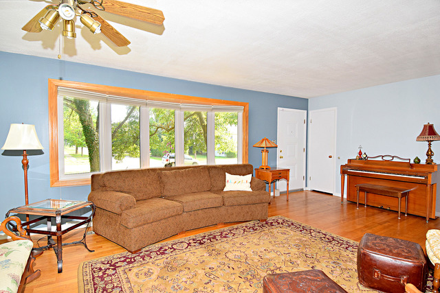 403 Elm St, Wheaton, IL 60189 photo 3