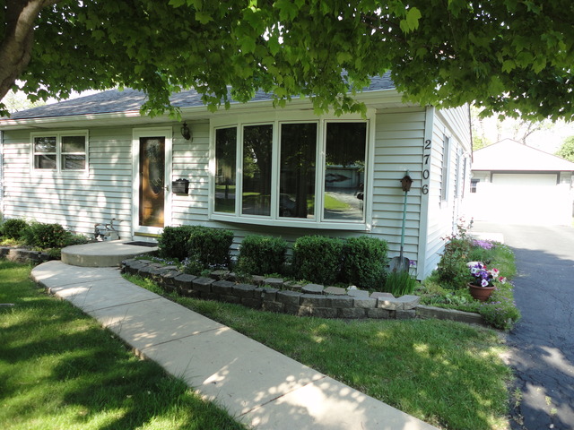 2706 Dove St, Rolling Meadows, IL 60008 photo 2