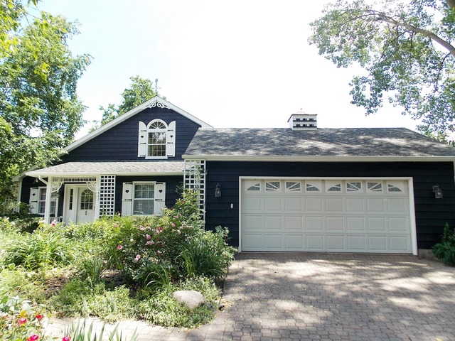 2059 Chatham Dr, Wheaton, IL 60189 photo 1