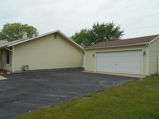 882 Marina Ter, Bartlett, IL 60103 photo 3