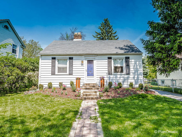 176 E Burlington St, Riverside, IL 60546 photo 1