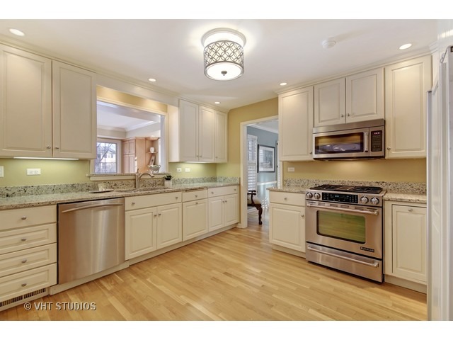 2546 Maple Ave, Northbrook, IL 60062 photo 7