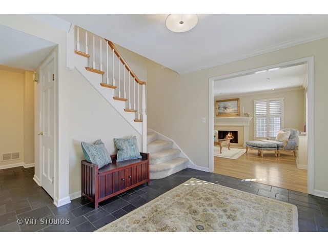 2546 Maple Ave, Northbrook, IL 60062 photo 4