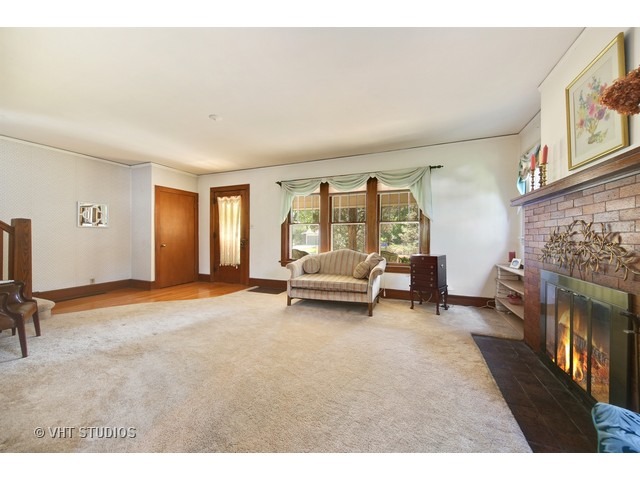 2012 Summit St, Wheaton, IL 60187 photo 4