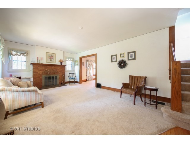 2012 Summit St, Wheaton, IL 60187 photo 5