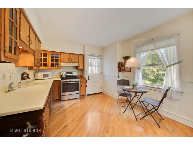 2012 Summit St, Wheaton, IL 60187 photo 8