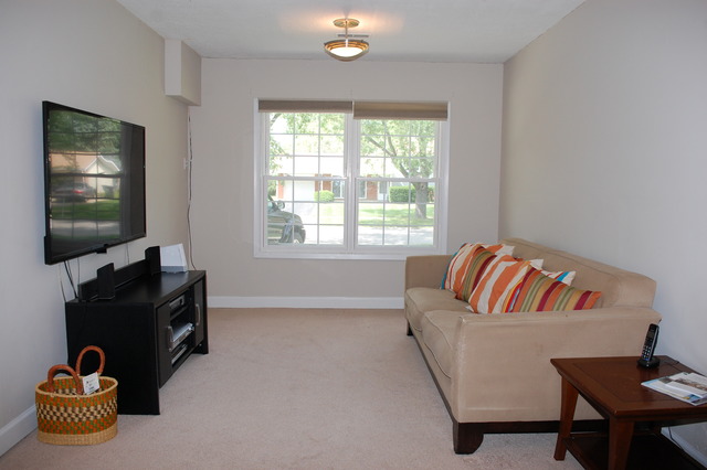 585 Flagstaff Ln, Hoffman Estates, IL 60169 photo 4