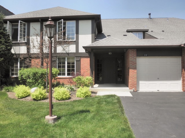 232 Stanhope Dr #A, Willowbrook, IL 60527 photo 1