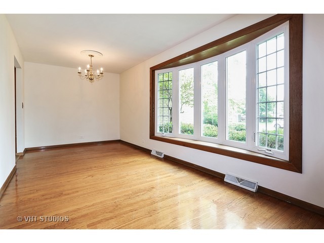 2170 Pratt Ave, Des Plaines, IL 60018 photo 6