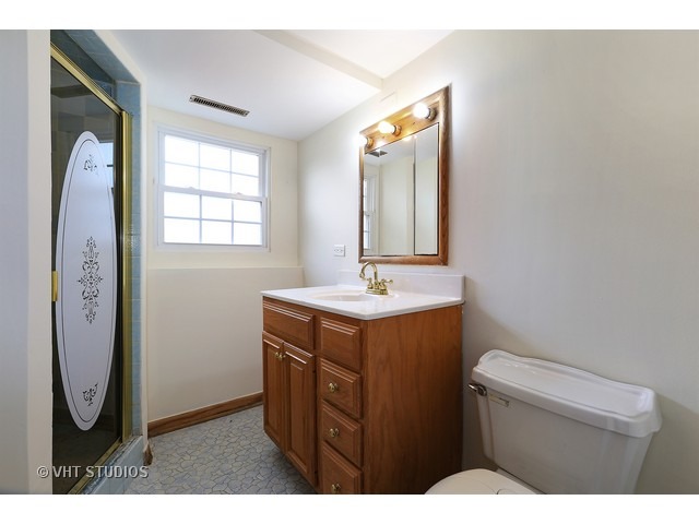 2170 Pratt Ave, Des Plaines, IL 60018 photo 13