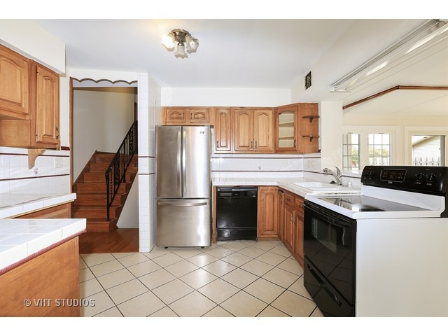 2170 Pratt Ave, Des Plaines, IL 60018 photo 4