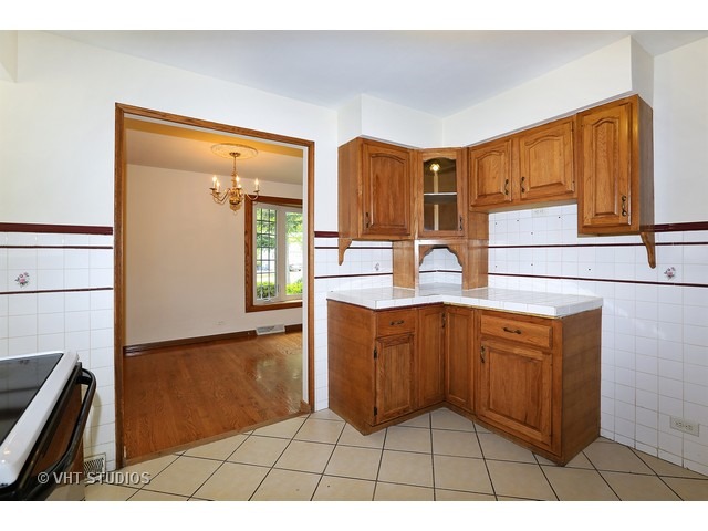 2170 Pratt Ave, Des Plaines, IL 60018 photo 5