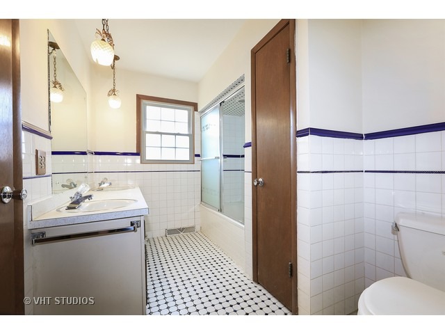 2170 Pratt Ave, Des Plaines, IL 60018 photo 12