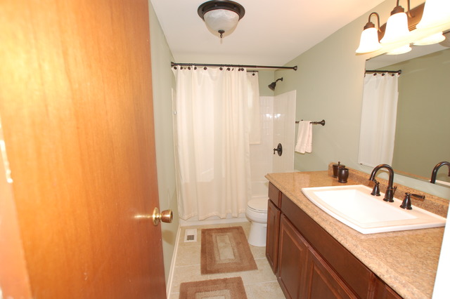 1435 Devonshire Ln, Hoffman Estates, IL 60169 photo 10