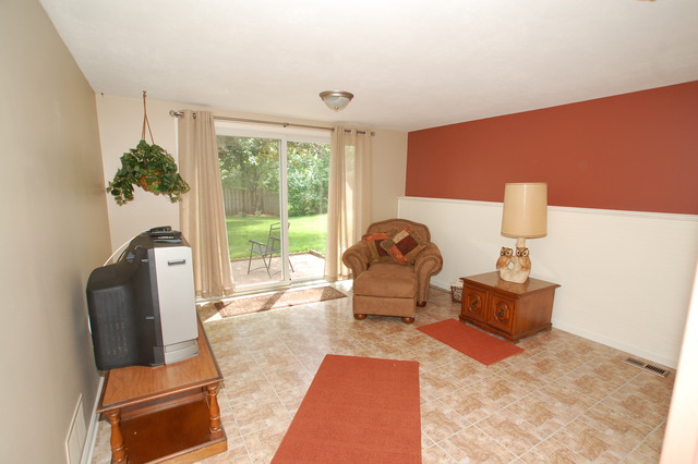 1435 Devonshire Ln, Hoffman Estates, IL 60169 photo 9