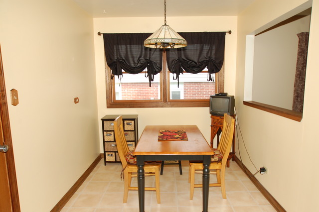 1435 Devonshire Ln, Hoffman Estates, IL 60169 photo 8