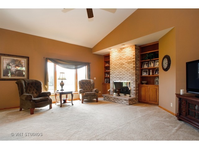 401 Kings Way, Mchenry, IL 60051 photo 2