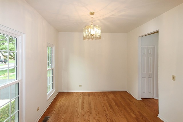 2050 Westridge Blvd, Bartlett, IL 60103 photo 4
