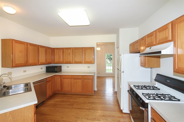 2050 Westridge Blvd, Bartlett, IL 60103 photo 8