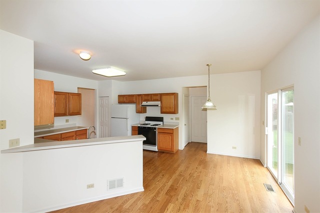 2050 Westridge Blvd, Bartlett, IL 60103 photo 6