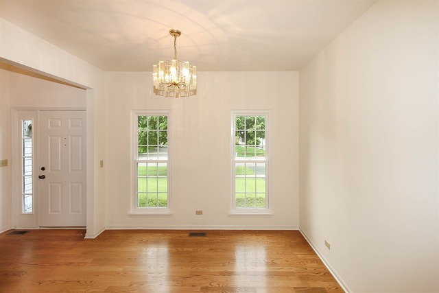 2050 Westridge Blvd, Bartlett, IL 60103 photo 5