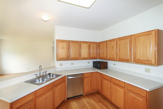 2050 Westridge Blvd, Bartlett, IL 60103 photo 7
