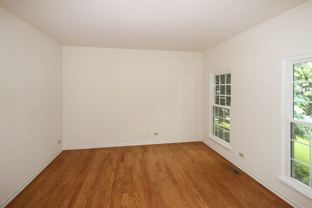 2050 Westridge Blvd, Bartlett, IL 60103 photo 3