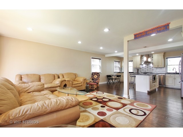 1572 Webster Ln, Des Plaines, IL 60018 photo 4