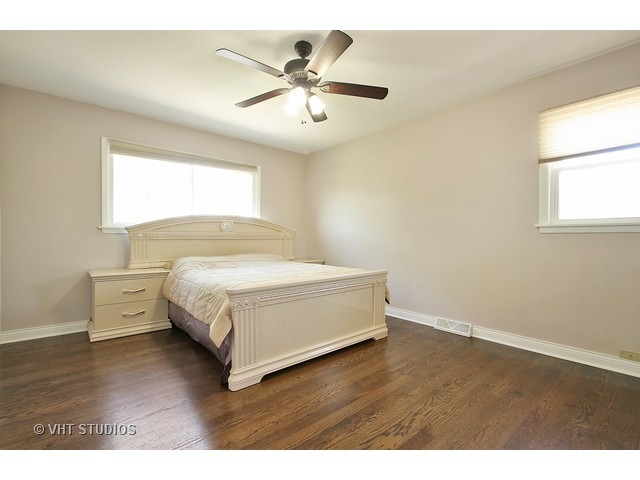 1572 Webster Ln, Des Plaines, IL 60018 photo 9