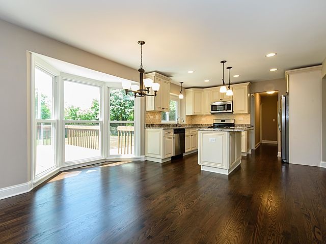 1002 Dorset Dr, Wheaton, IL 60189 photo 3