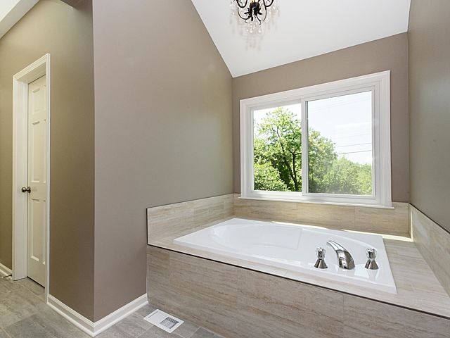 1002 Dorset Dr, Wheaton, IL 60189 photo 13