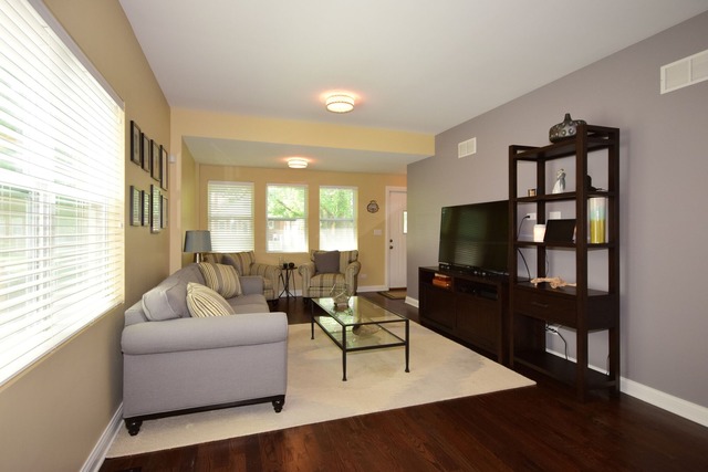 5613 N Mason Ave, Chicago, IL 60646 photo 3