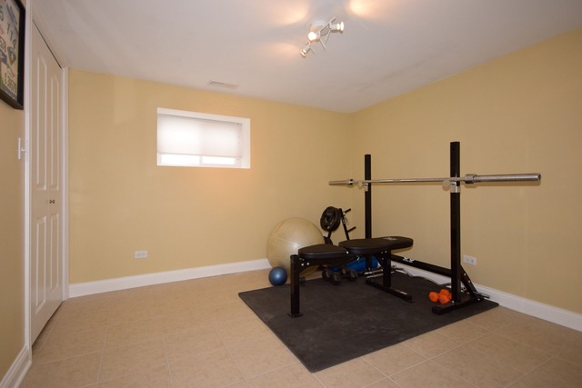 5613 N Mason Ave, Chicago, IL 60646 photo 21