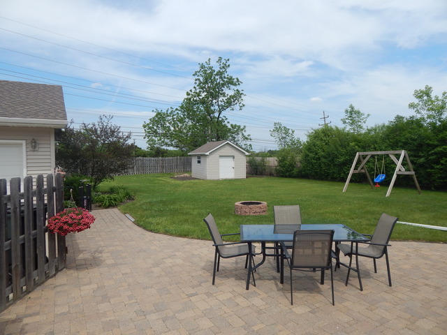 222 E Berkley Ln, Hoffman Estates, IL 60169 photo 12