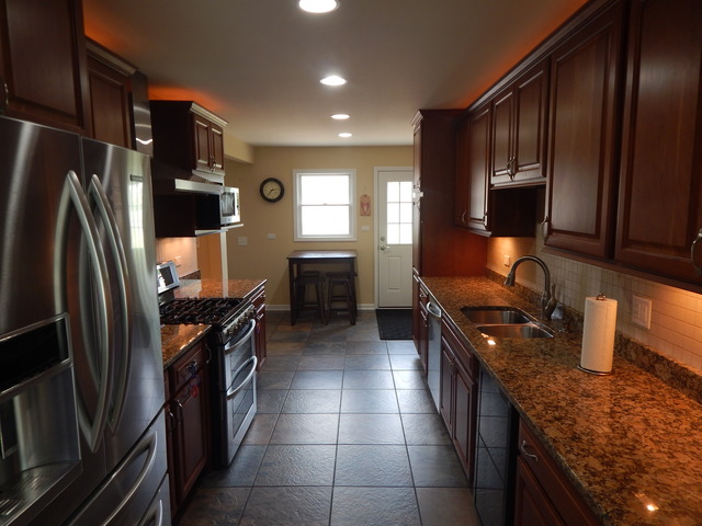 222 E Berkley Ln, Hoffman Estates, IL 60169 photo 2
